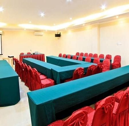 Hotel Marina Ambon Kültér fotó